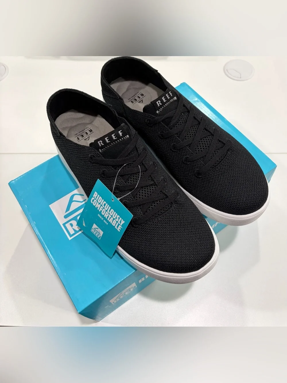 Reef Men's Size 9 Swellsole Neptune Sneakers Black White NWT Cushion Lightweight